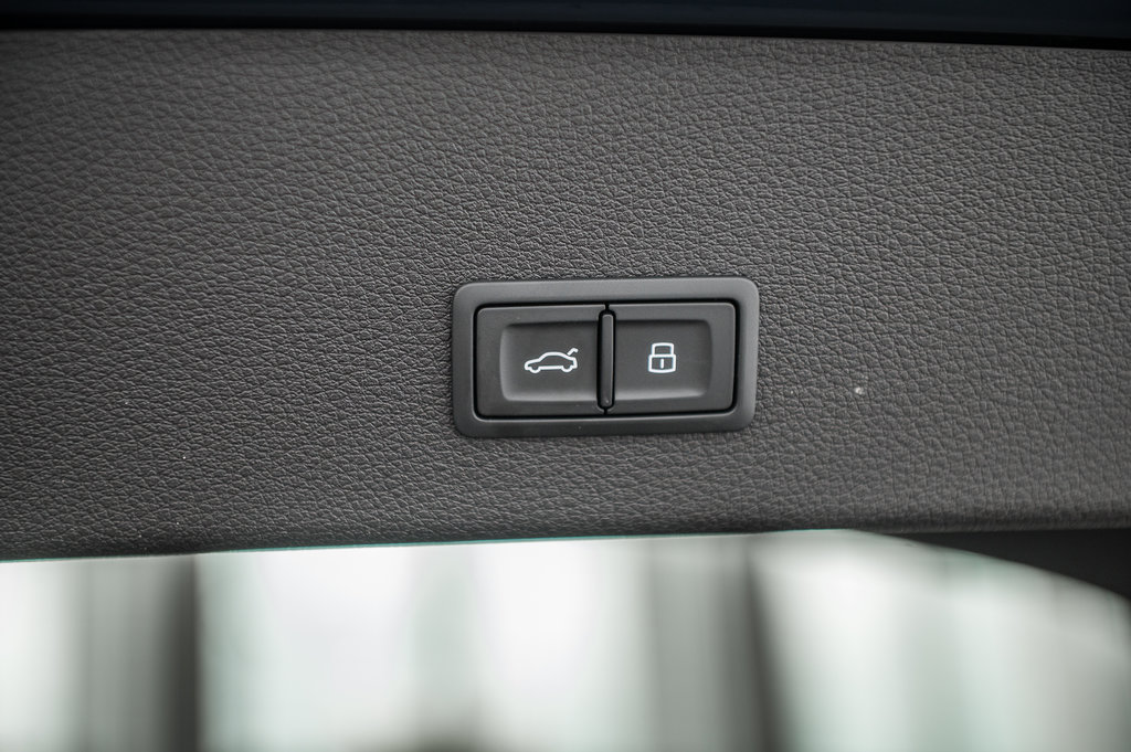 2024 Audi Q8 e-tron Sportback BLACK COMPETITION, PREMIUM, TECH PACK in Laval, Quebec - 10 - w1024h768px