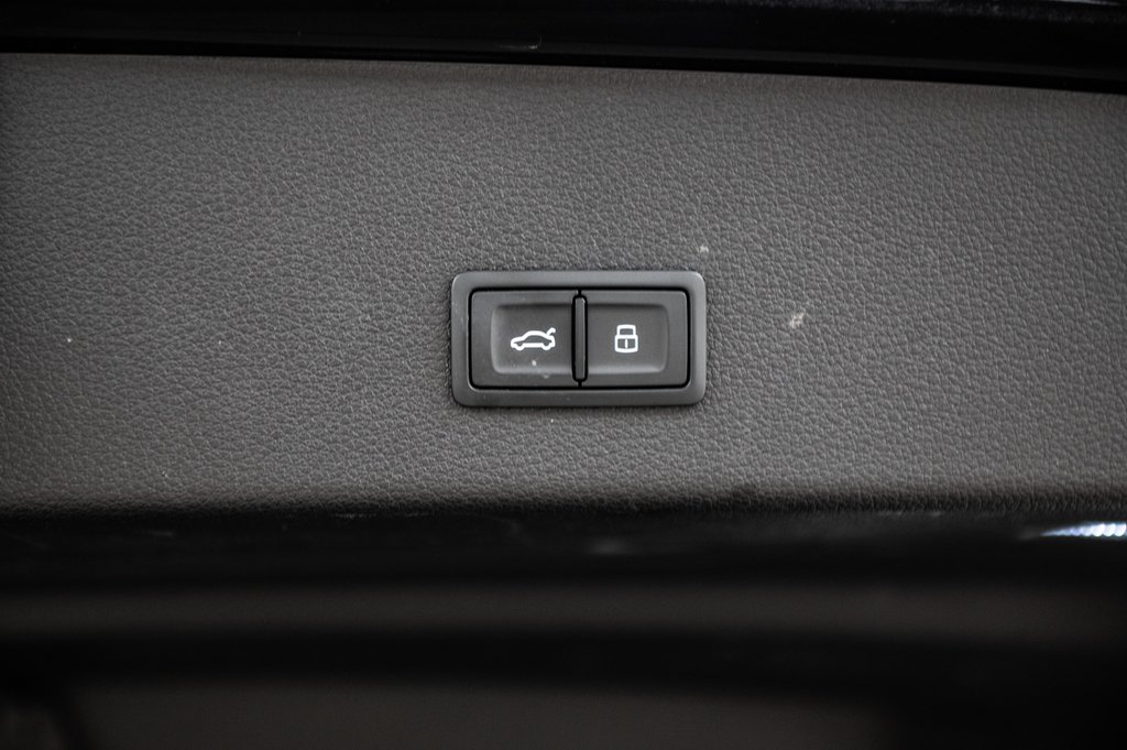 2024 Audi Q8 e-tron Sportback BLACK PKG TECH PKG 21 PCS in Laval, Quebec - 12 - w1024h768px