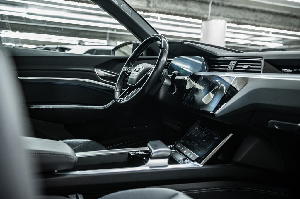 2024 Audi Q8 e-tron Sportback BLACK PKG TECH PKG 21 PCS in Laval, Quebec - 32 - w1024h768px