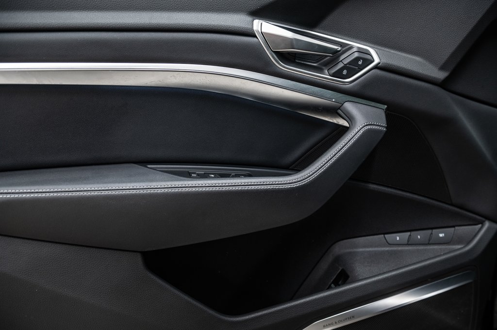 2024 Audi Q8 e-tron Sportback BLACK PKG TECH PKG 21 PCS in Laval, Quebec - 13 - w1024h768px