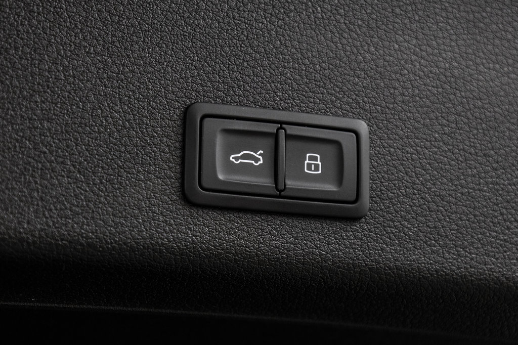 2024 Audi Q8 e-tron B&O PREMIUM SOUND SYSTEM in Laval, Quebec - 12 - w1024h768px