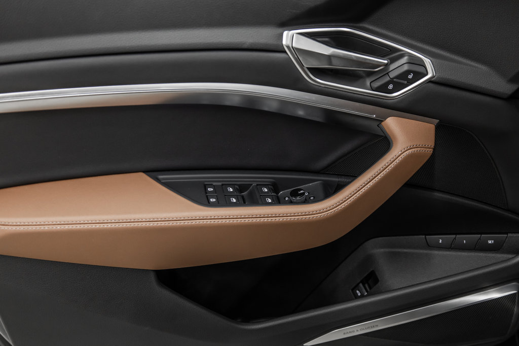 2024 Audi Q8 e-tron B&O PREMIUM SOUND SYSTEM in Laval, Quebec - 13 - w1024h768px
