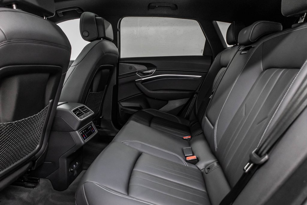 Audi Q8 e-tron BLACK COMPETITION, 22PCS, PHONE BOX, 2024 à Laval, Québec - 33 - w1024h768px