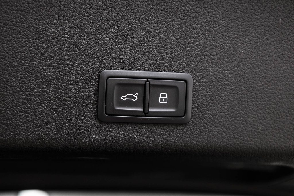 Audi Q8 e-tron BLACK COMPETITION, 22PCS, PHONE BOX, 2024 à Laval, Québec - 12 - w1024h768px
