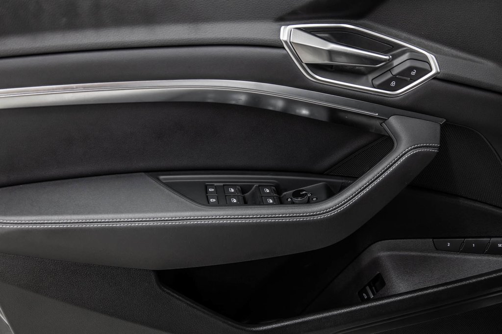 Audi Q8 e-tron BLACK COMPETITION, 22PCS, PHONE BOX, 2024 à Laval, Québec - 13 - w1024h768px