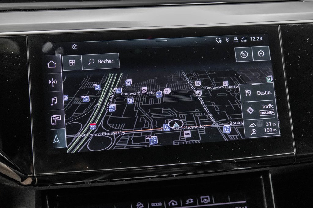 Audi Q8 e-tron BLACK COMPETITION, 22PCS, PHONE BOX, 2024 à Laval, Québec - 31 - w1024h768px
