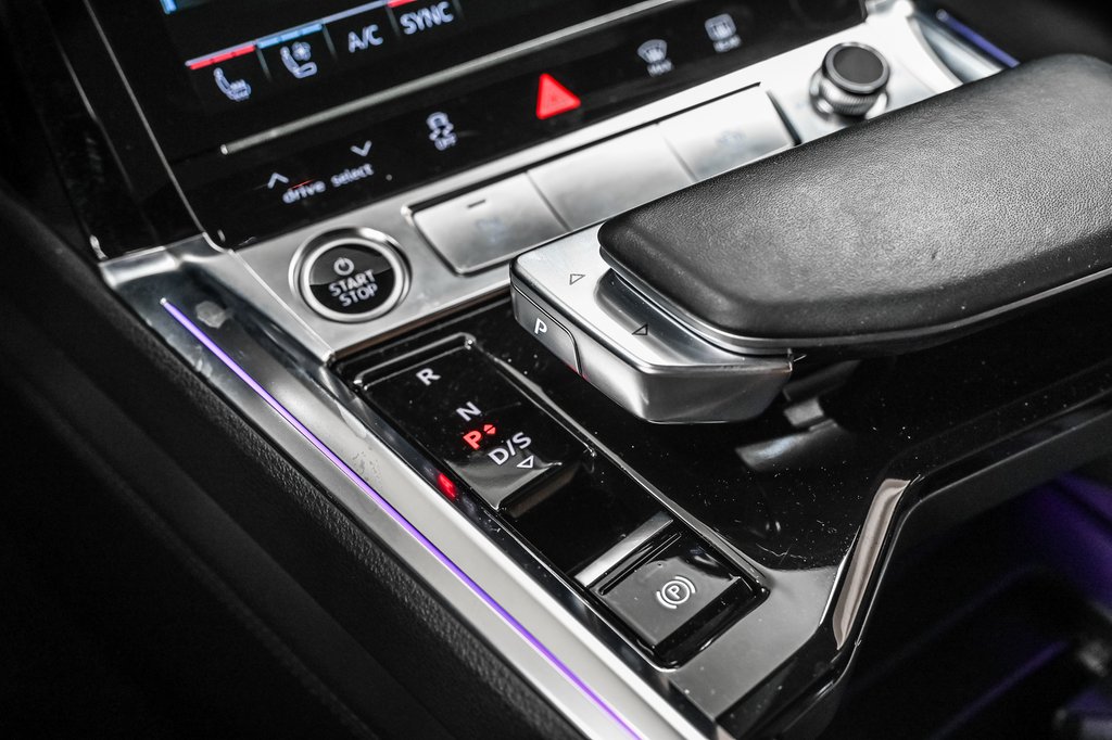 Audi Q8 e-tron BLACK OPTIC PREMIUM PKG TECH PKG 2024 à Laval, Québec - 15 - w1024h768px