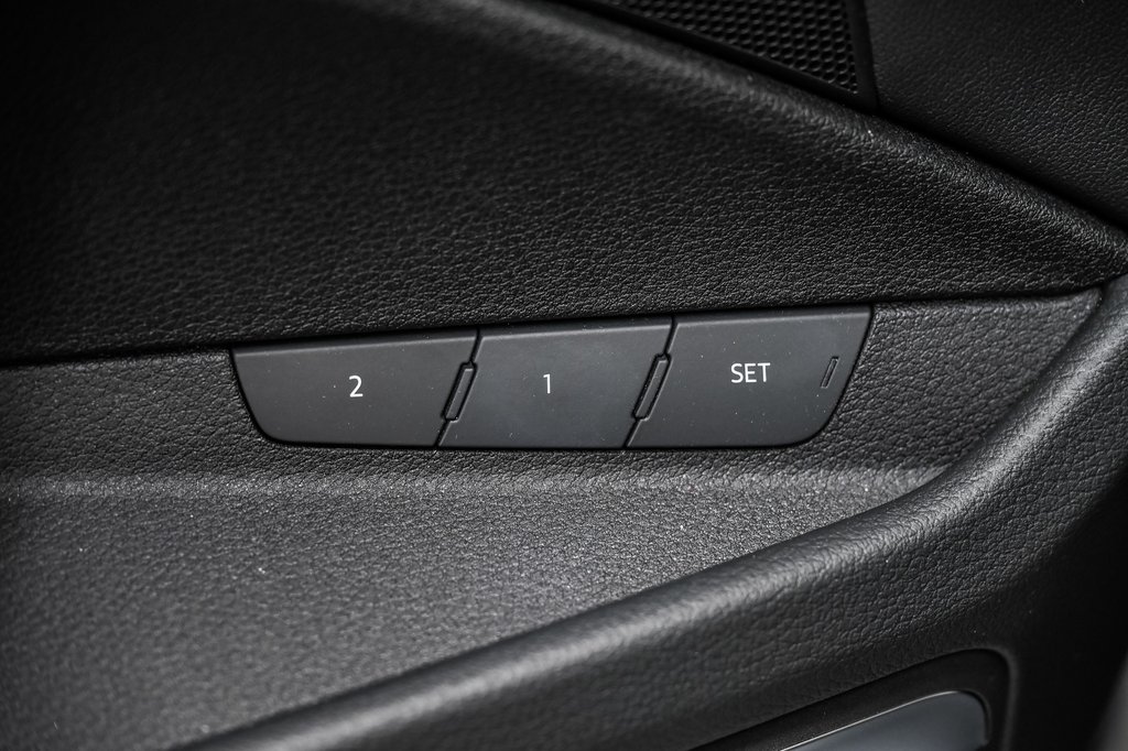 Audi Q8 e-tron BLACK OPTIC PREMIUM PKG TECH PKG 2024 à Laval, Québec - 11 - w1024h768px