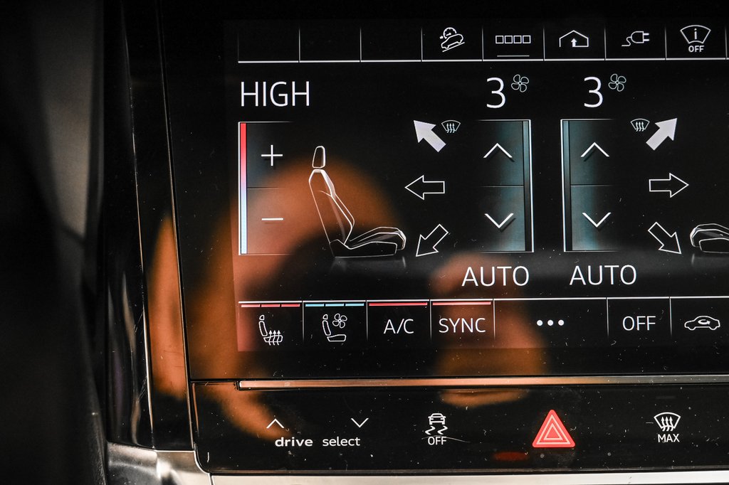 Audi Q8 e-tron BLACK OPTIC PREMIUM PKG TECH PKG 2024 à Laval, Québec - 17 - w1024h768px