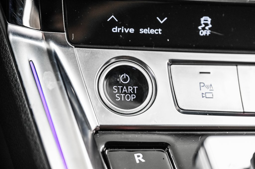 Audi Q8 e-tron BLACK OPTIC PREMIUM PKG TECH PKG 2024 à Laval, Québec - 16 - w1024h768px