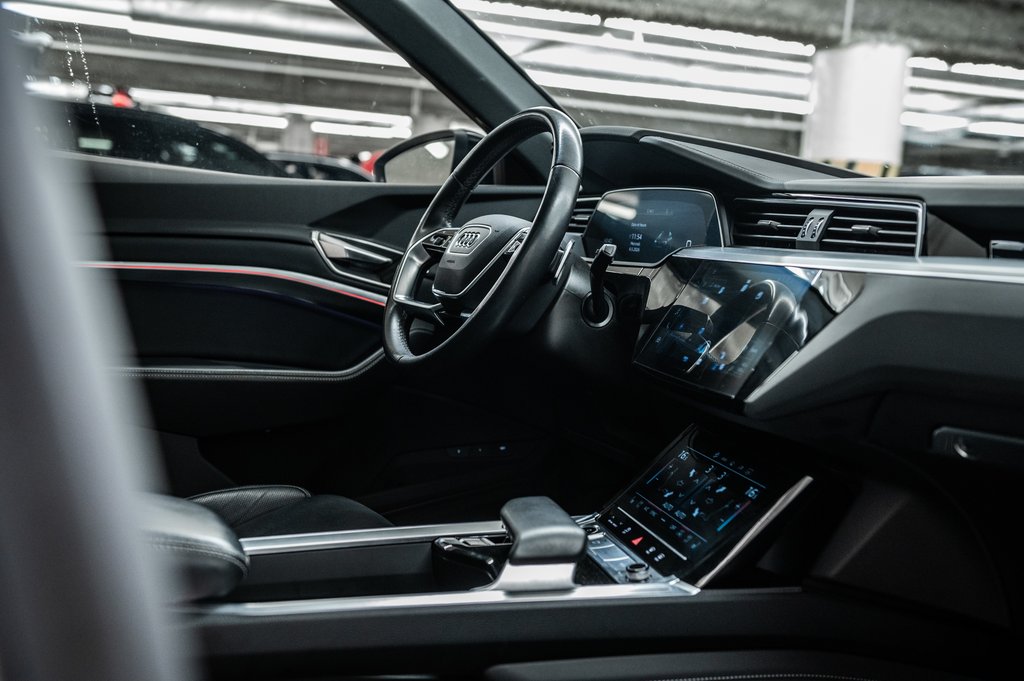 2024 Audi Q8 e-tron PREMUIUM PKG BLACK OPTIC 21 PCS in Laval, Quebec - 32 - w1024h768px