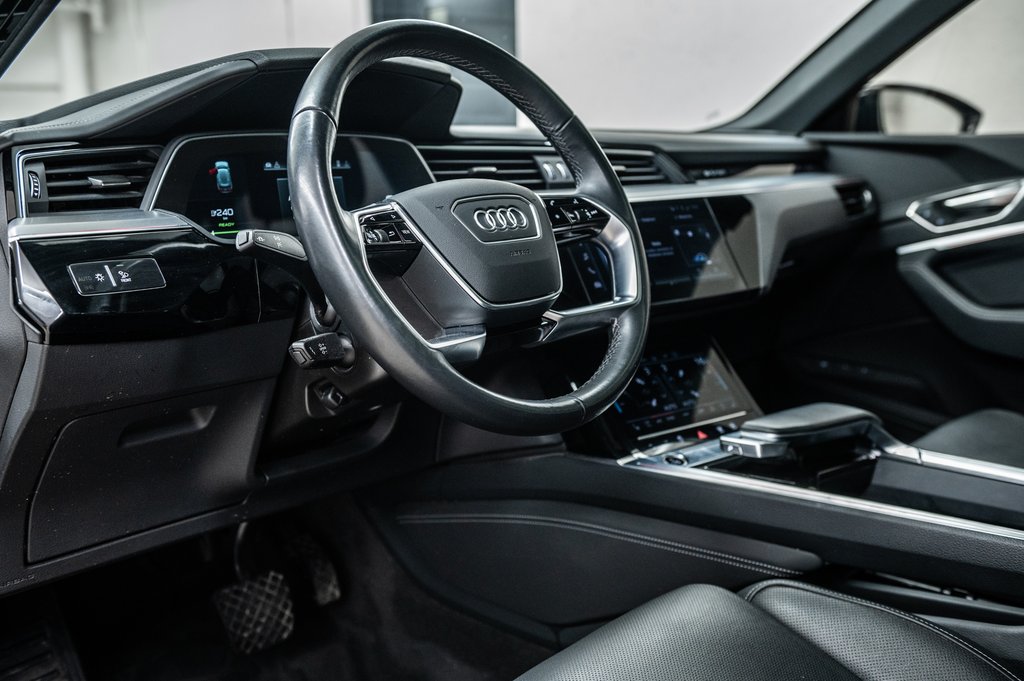 2024 Audi Q8 e-tron PREMUIUM PKG BLACK OPTIC 21 PCS in Laval, Quebec - 16 - w1024h768px