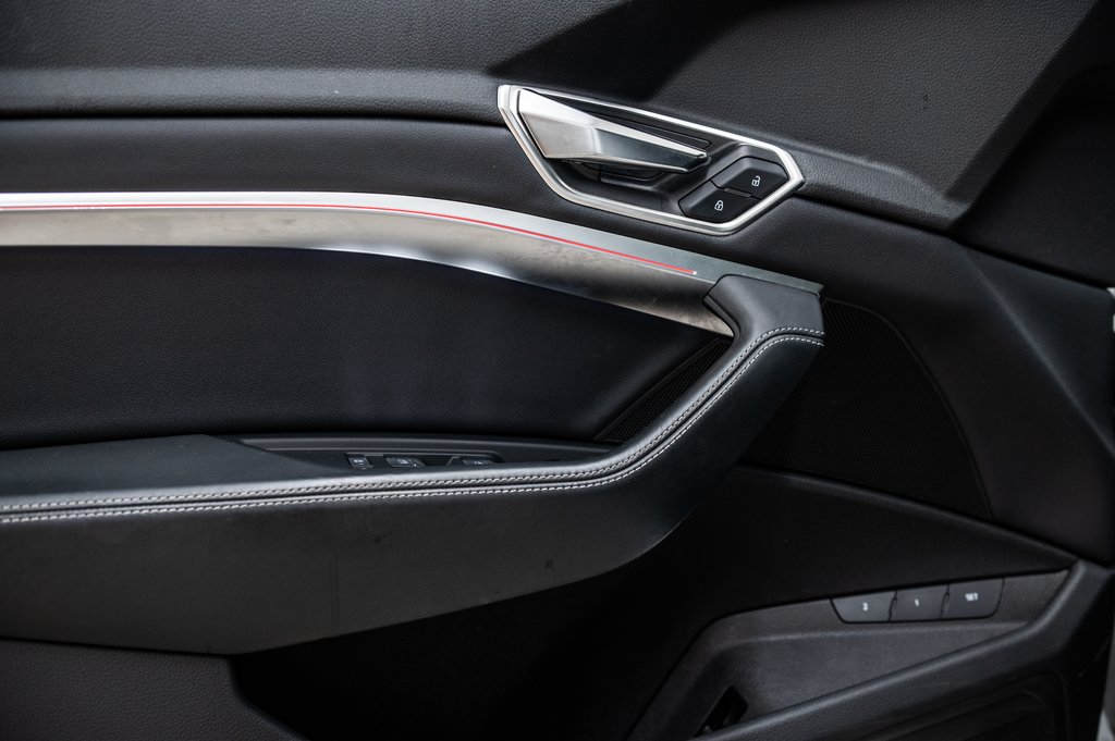 2024 Audi Q8 e-tron PREMUIUM PKG BLACK OPTIC 21 PCS in Laval, Quebec - 13 - w1024h768px