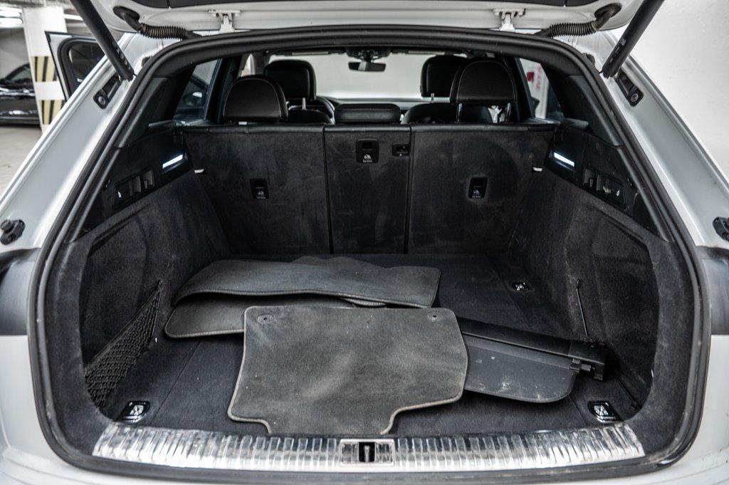 2024 Audi Q8 e-tron PREMUIUM PKG BLACK OPTIC 21 PCS in Laval, Quebec - 11 - w1024h768px