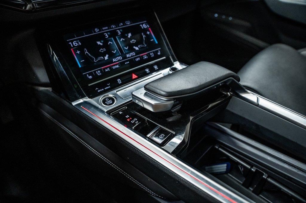 2024 Audi Q8 e-tron PREMUIUM PKG BLACK OPTIC 21 PCS in Laval, Quebec - 26 - w1024h768px