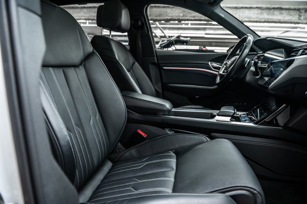 2024 Audi Q8 e-tron PREMUIUM PKG BLACK OPTIC 21 PCS in Laval, Quebec - 33 - w1024h768px