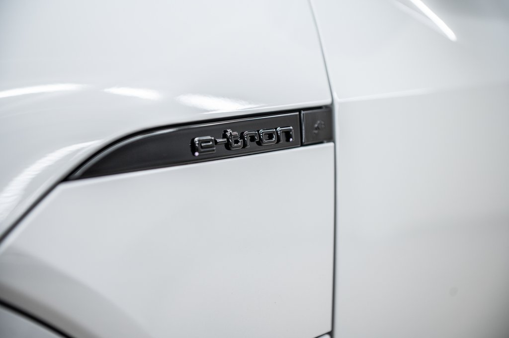 2024 Audi Q8 e-tron PREMUIUM PKG BLACK OPTIC 21 PCS in Laval, Quebec - 7 - w1024h768px