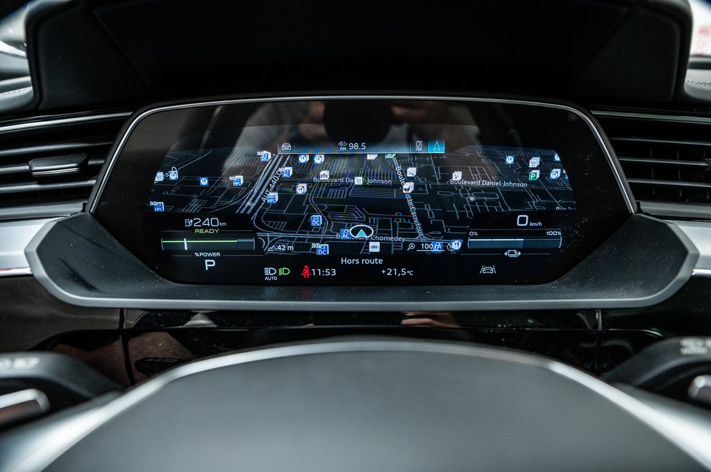 2024 Audi Q8 e-tron PREMUIUM PKG BLACK OPTIC 21 PCS in Laval, Quebec - 18 - w1024h768px