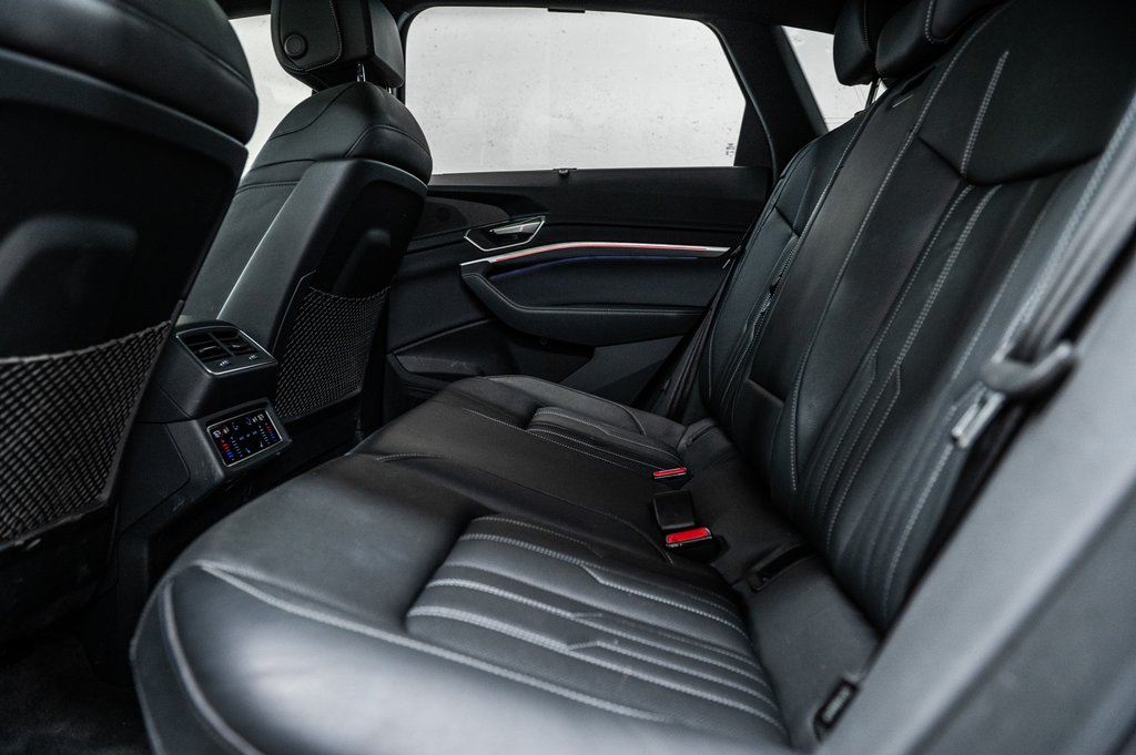 2024 Audi Q8 e-tron PREMUIUM PKG BLACK OPTIC 21 PCS in Laval, Quebec - 27 - w1024h768px