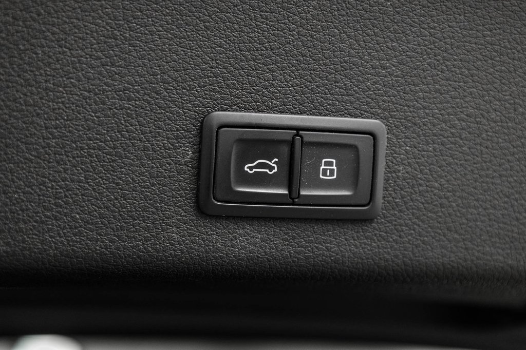 Audi Q8 e-tron BLACK OPTIC PREMIUM PKG 2024 à Laval, Québec - 12 - w1024h768px