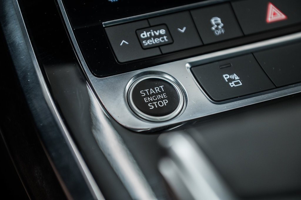 2021 Audi Q8 PROGRESSIV, S-LINE, BLACK OPTICS,DRIVER ASSIST, in Laval, Quebec - 26 - w1024h768px