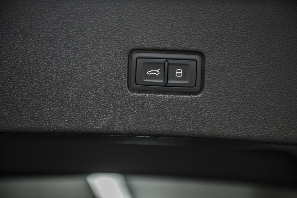 2021 Audi Q8 PROGRESSIV, S-LINE, BLACK OPTICS,DRIVER ASSIST, in Laval, Quebec - 13 - w1024h768px