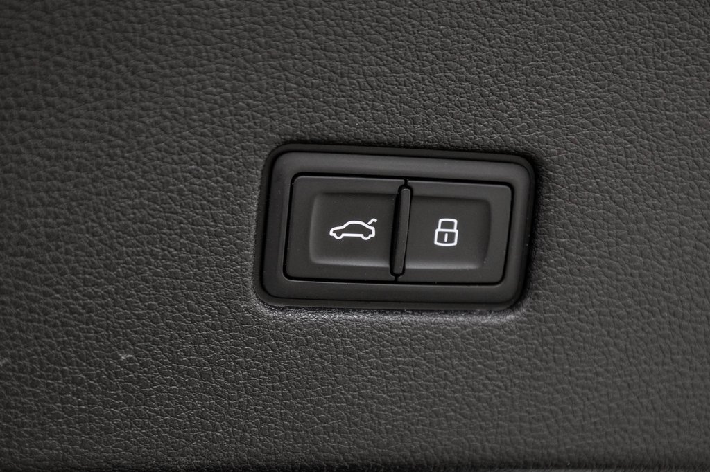 Audi Q8 TECHNIK S-LINE BLACK OPTIC 22 PCS 2022 à Laval, Québec - 12 - w1024h768px