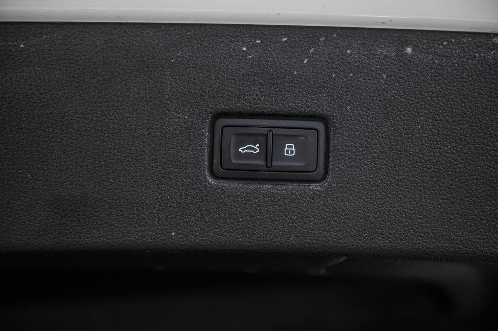 Audi Q8 TECHNIK BLACK OPTIC 21 PCS 2023 à Laval, Québec - 13 - w1024h768px