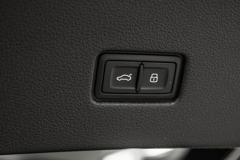 Audi Q8 TECHNIK S-LINE BLACK OPTIC 22 PCS 2023 à Laval, Québec - 12 - w1024h768px