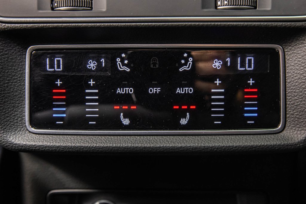 Audi Q8 TECHNIK S-LINE BLACK OPTIC 22 PCS 2023 à Laval, Québec - 33 - w1024h768px