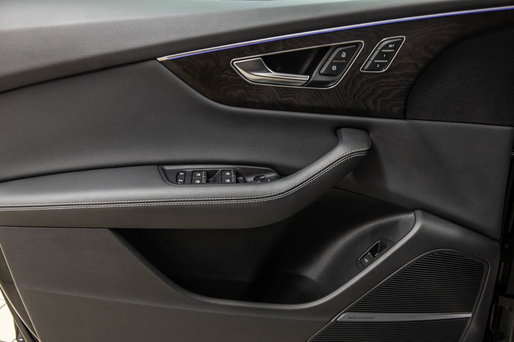 Audi Q8 TECHNIK S-LINE BLACK OPTIC 22 PCS 2023 à Laval, Québec - 13 - w1024h768px