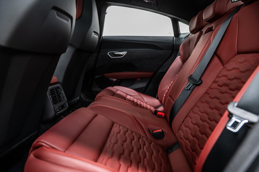 2022 Audi RS e-tron GT BLACK OPTIC NAPPA LEATHER in Laval, Quebec - 31 - w1024h768px