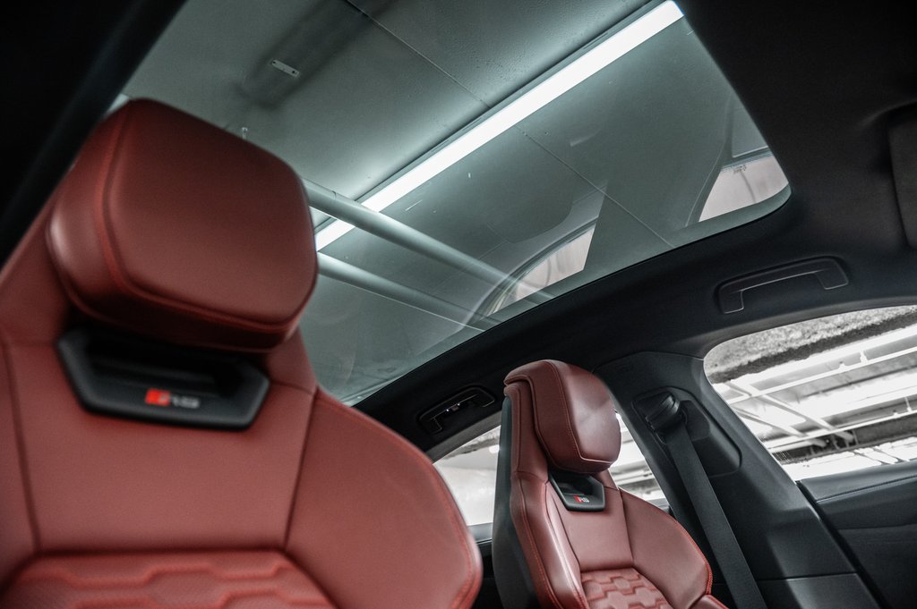 2022 Audi RS e-tron GT BLACK OPTIC NAPPA LEATHER in Laval, Quebec - 38 - w1024h768px