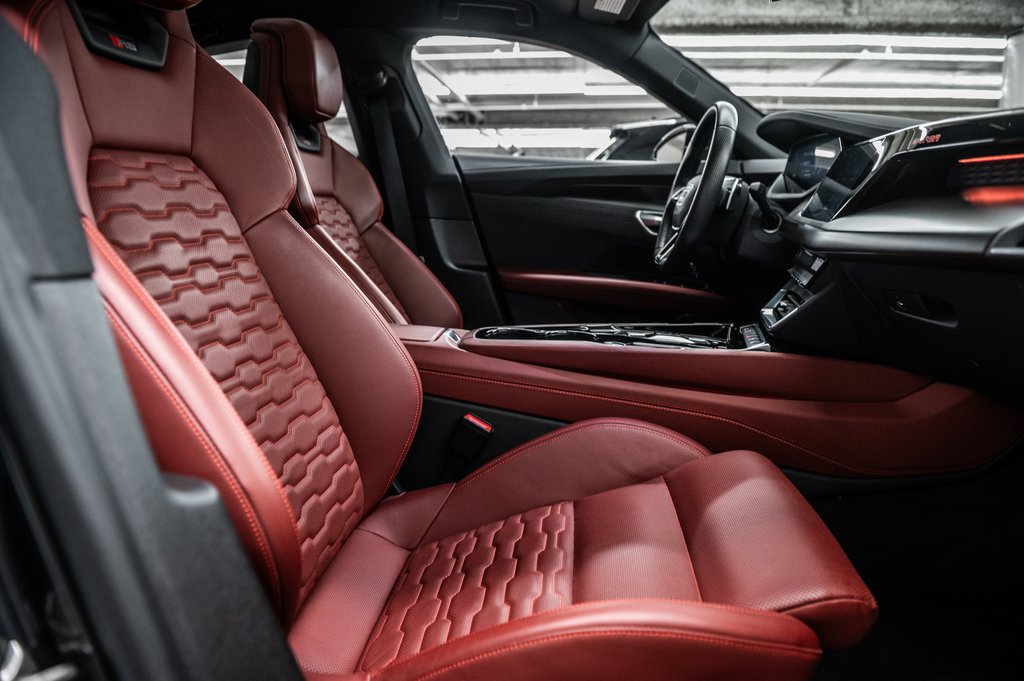 2022 Audi RS e-tron GT BLACK OPTIC NAPPA LEATHER in Laval, Quebec - 37 - w1024h768px