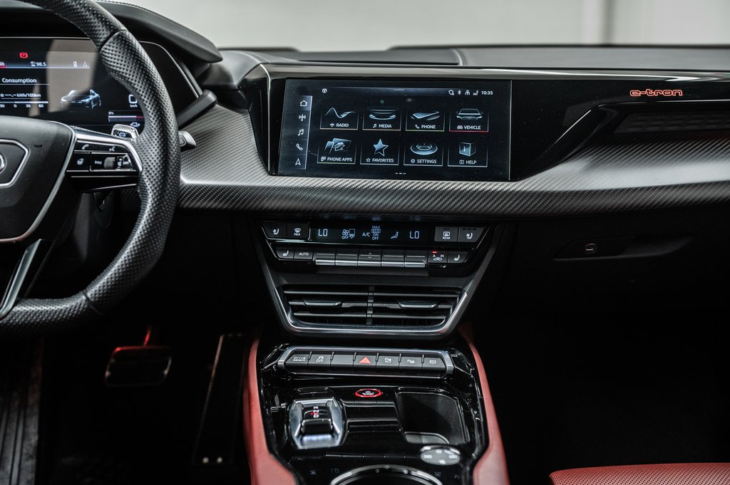 2022 Audi RS e-tron GT BLACK OPTIC NAPPA LEATHER in Laval, Quebec - 35 - w1024h768px