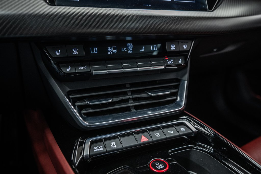 2022 Audi RS e-tron GT BLACK OPTIC NAPPA LEATHER in Laval, Quebec - 24 - w1024h768px