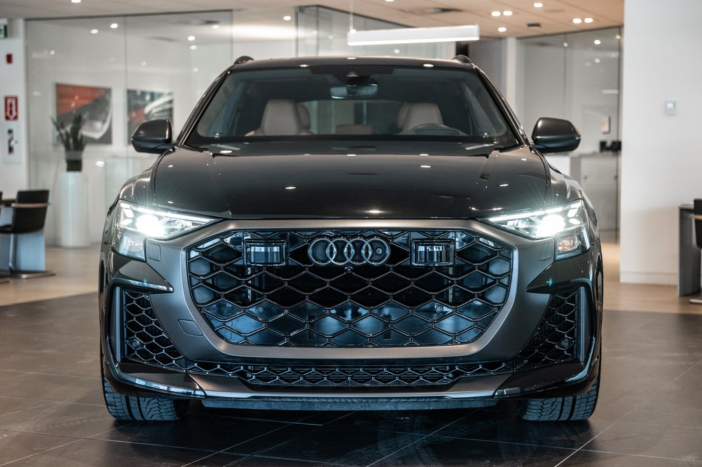Audi RS Q8 DE PERFORMANCE 2025 à Laval, Québec - 2 - w1024h768px