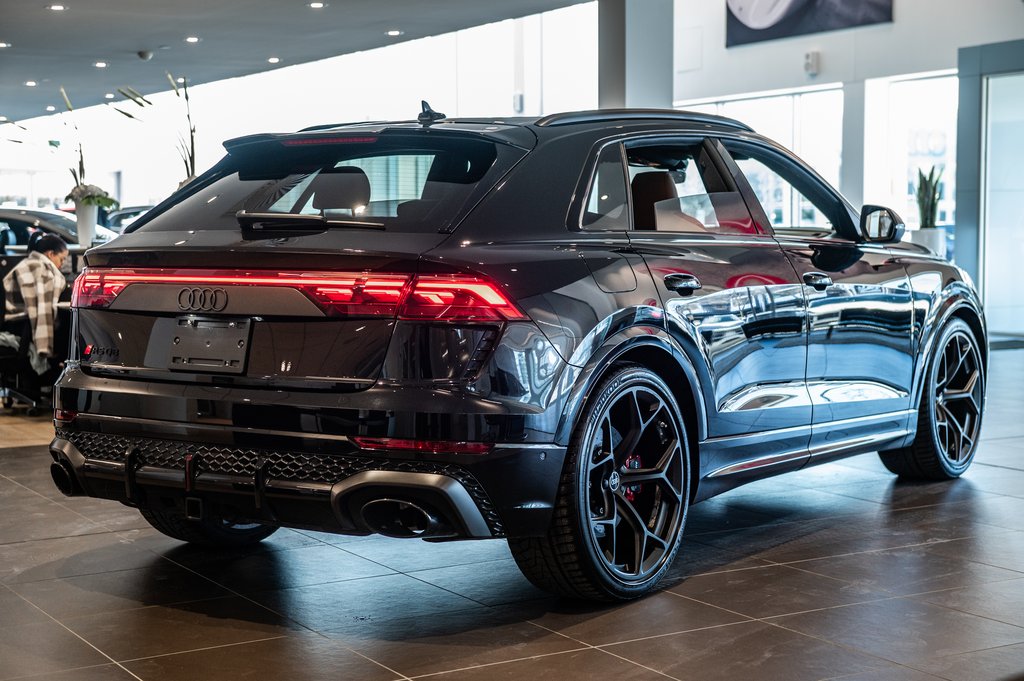 Audi RS Q8 DE PERFORMANCE 2025 à Laval, Québec - 4 - w1024h768px