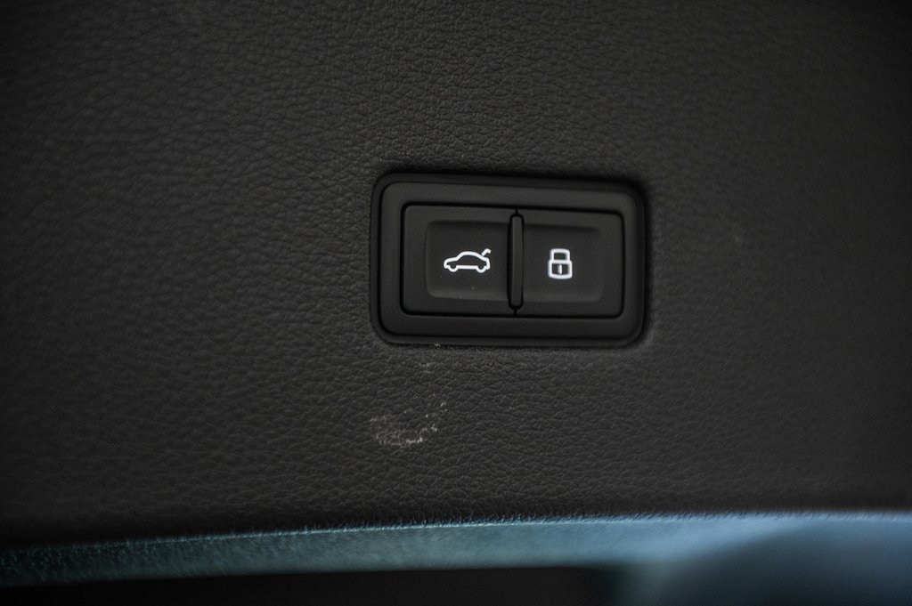 Audi RS Q8 DE PERFORMANCE 2025 à Laval, Québec - 12 - w1024h768px