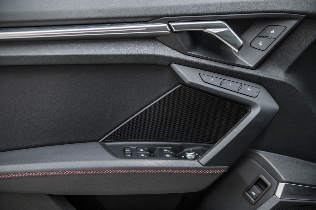 2022 Audi S3 SEDAN TECHNIK BLACK OPTIC CARBON INLAYS in Laval, Quebec - 11 - w1024h768px