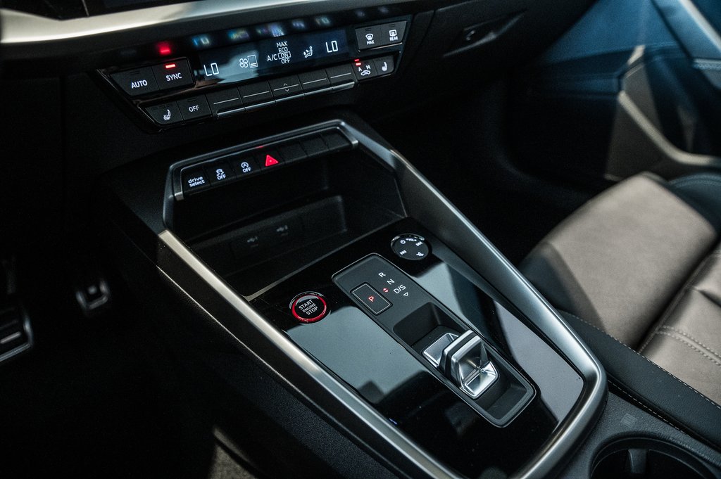 2022 Audi S3 SEDAN KOMFORT, RED CALIPERS in Laval, Quebec - 23 - w1024h768px