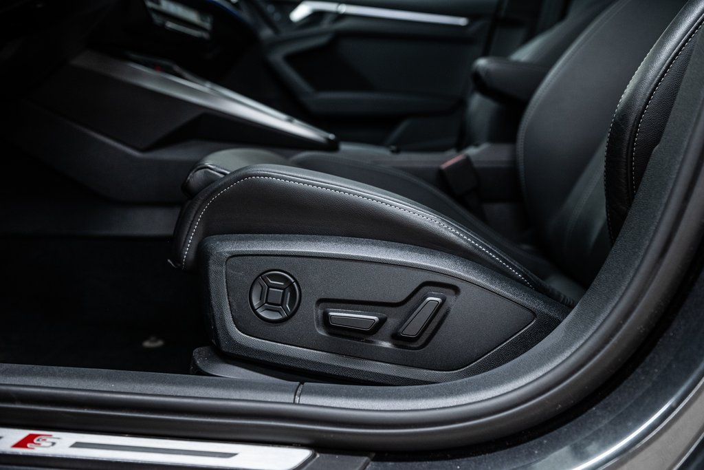 2022 Audi S3 PROGRESSIV BLACK OPTIC ADV HANGLING PKG in Laval, Quebec - 13 - w1024h768px