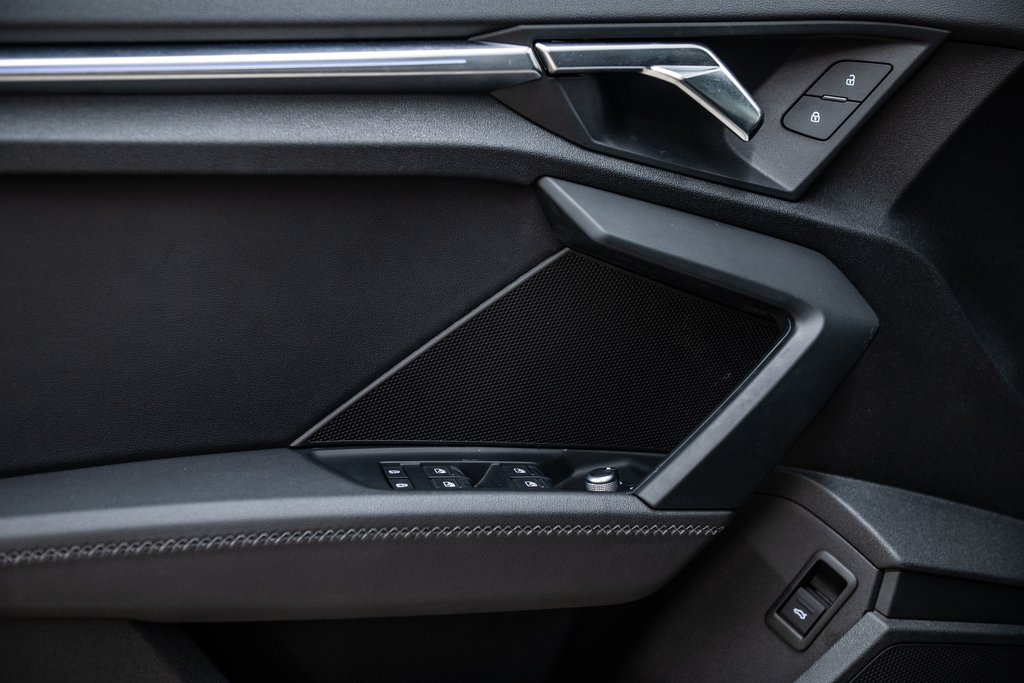 2022 Audi S3 PROGRESSIV BLACK OPTIC ADV HANGLING PKG in Laval, Quebec - 11 - w1024h768px