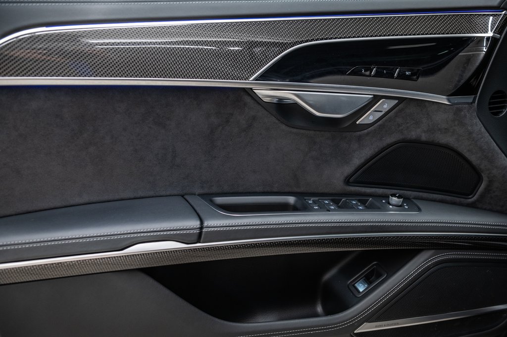 2025 Audi S8 BLACK OPTIC TAXE DELUXE INCLUSE in Laval, Quebec - 12 - w1024h768px