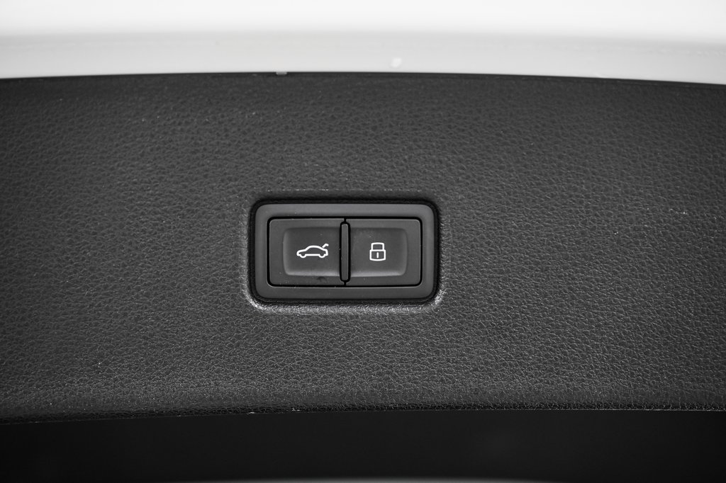 2022 Audi SQ5 Sportback TECHNIK BLACK PKG 21 PCS in Laval, Quebec - 10 - w1024h768px