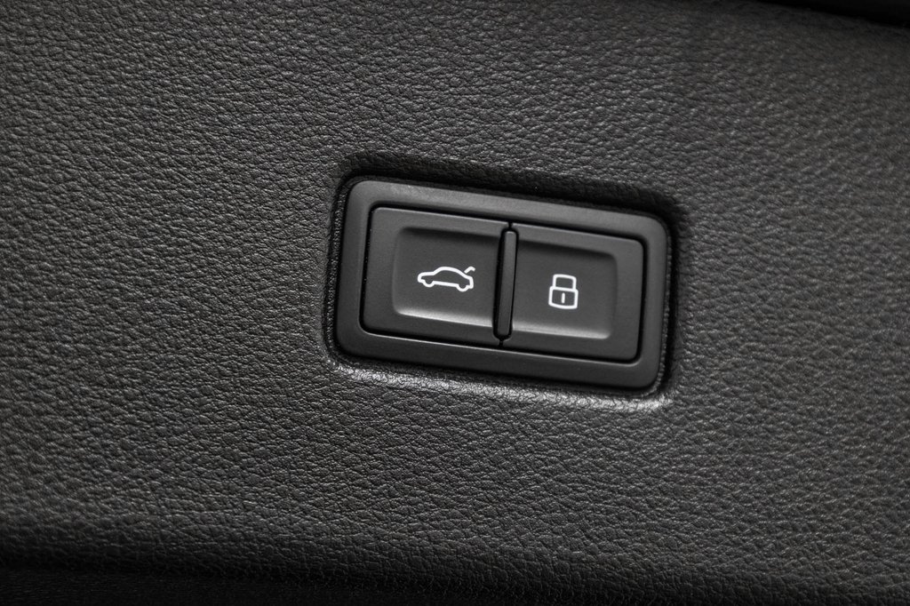 2023 Audi SQ5 Sportback GARANTIE CERTIFIÉ INCLUSE BLACK PKG in Laval, Quebec - 11 - w1024h768px