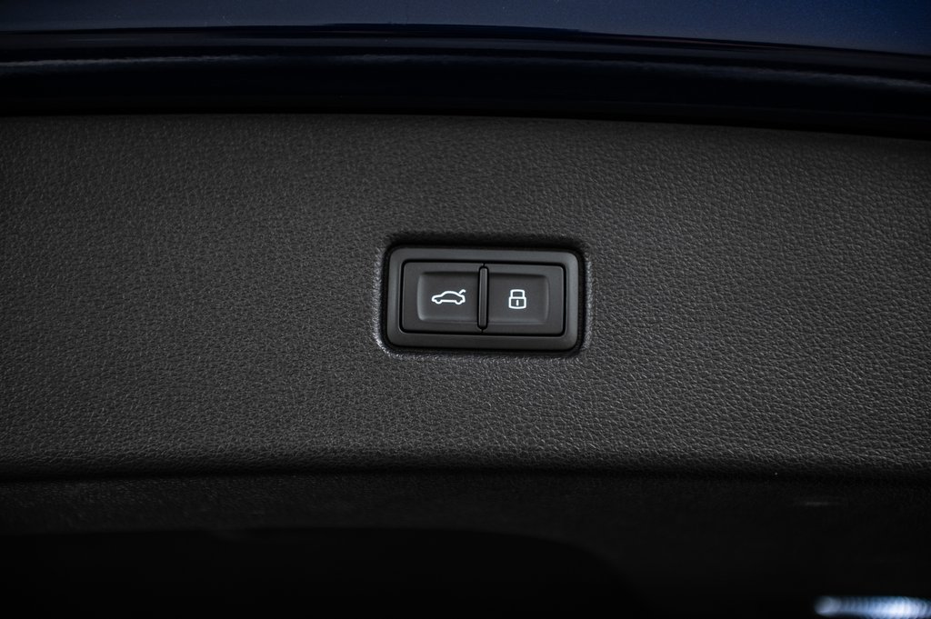 2024 Audi SQ5 Sportback TECHNIK BLACK PKG 21 PCS in Laval, Quebec - 11 - w1024h768px