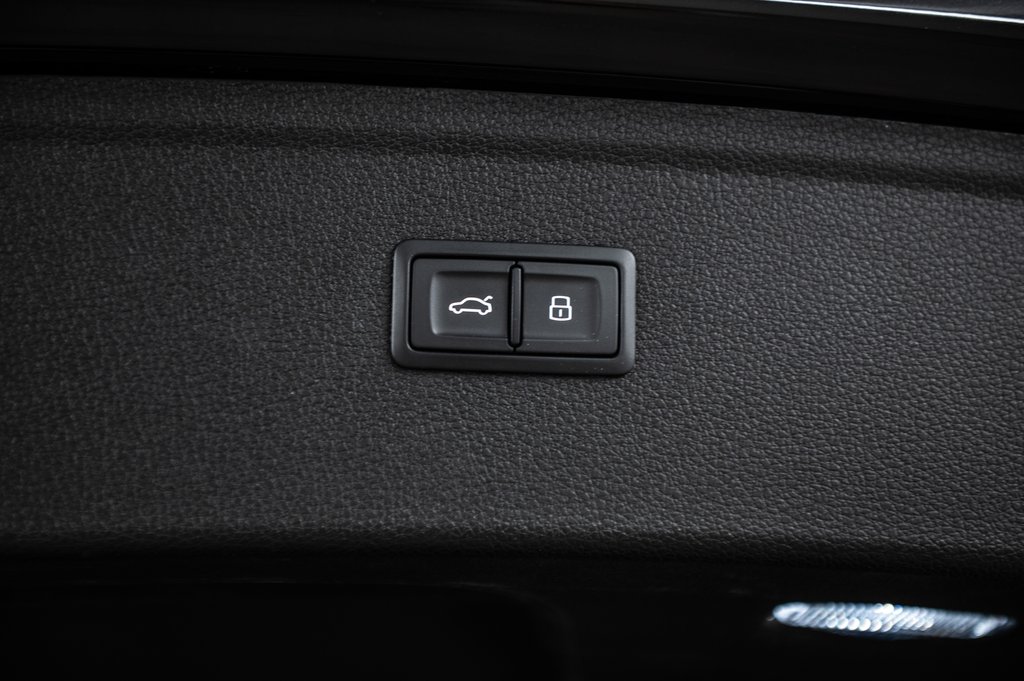 2023 Audi SQ5 PROGRESSIV BLACK OPTIC CARBON in Laval, Quebec - 11 - w1024h768px