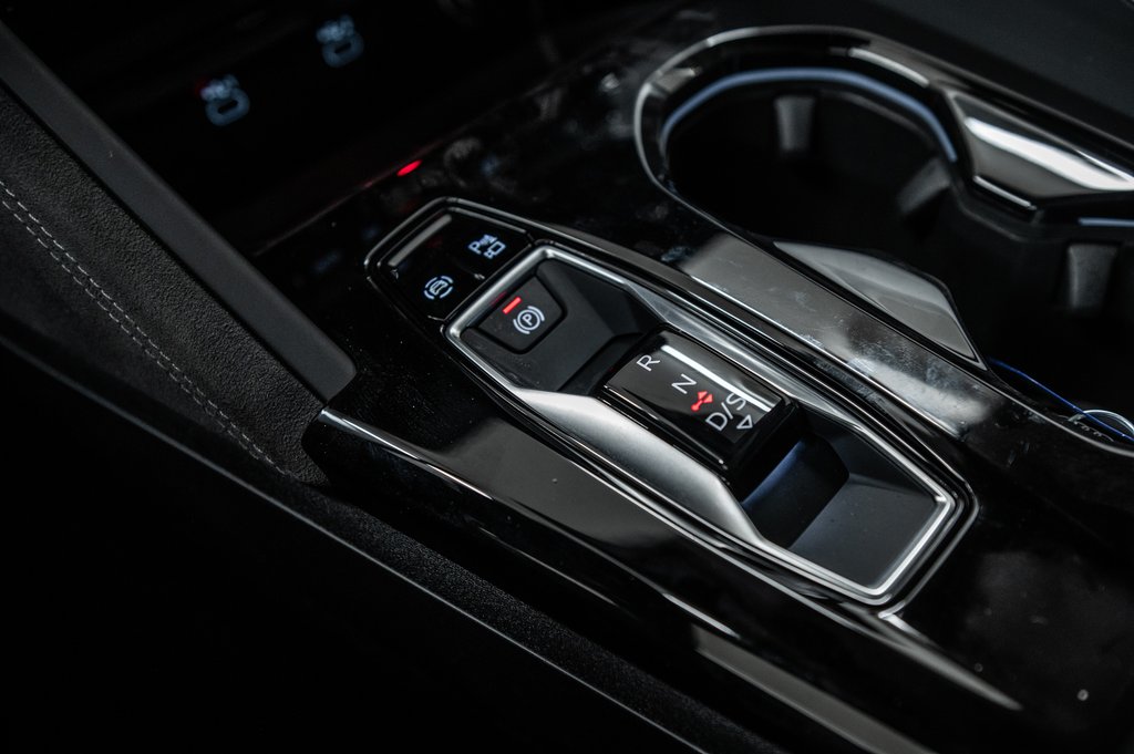 Audi SQ5 NEW SQ5 TECHNIK BLACK OPTIC HITCH 2025 à Laval, Québec - 26 - w1024h768px