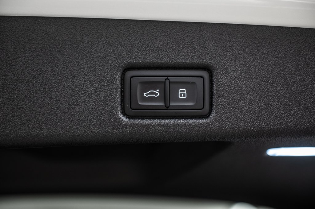 Audi SQ5 NEW SQ5 TECHNIK BLACK OPTIC HITCH 2025 à Laval, Québec - 11 - w1024h768px